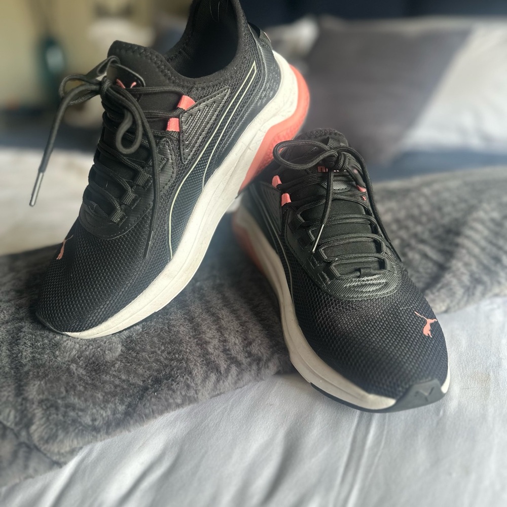 Women’s PUMA Slip-on Running Shoes